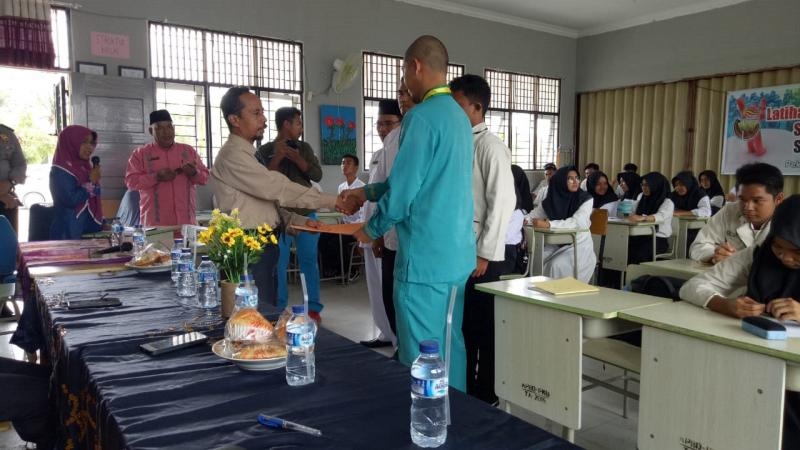 Siswa SMAN 15 Antusias Ikuti LDK bersama LPPM STIE Riau
